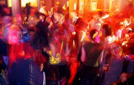 crowd scene, OFFLINE club at the Dogstar, Brixton, Thursday 26th May 2005, urban75 club night, London.