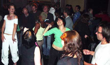 Front room scene,  OFFLINE club at the Dogstar, Brixton, Thursday 30th June 2005, urban75 club night, London.