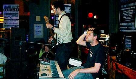 OFFLINE club at the Dogstar, Brixton, Thursday 27th October 2005, urban75 club night, London