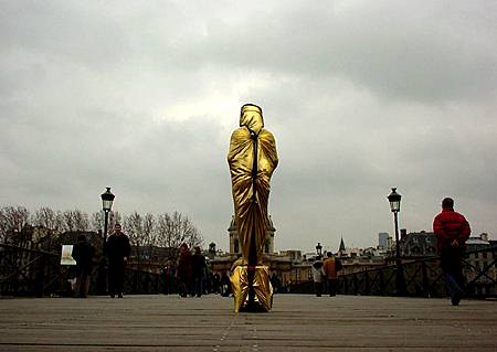 Street performer, Pont des Arts, Paris