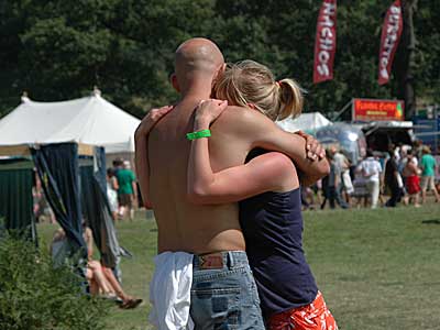 Cuddling in the heat, Big Chill festival, Ledbury, Herefordshire, England UK