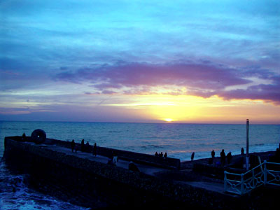 Sunset over the Palace Pier breakwater, Brighton, Jan 2003