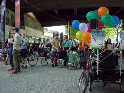 Bikes, ballons and beer, Critical Mass, Waterloo Bridge, 31st May 2002