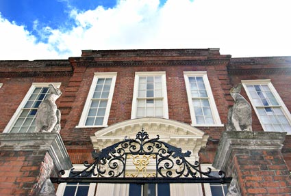 Pallant House Gallery, Chichester, West Sussex, England photographs. Pictures of the town's architecture, cathedral, streets, museum and parks