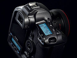 Canon EOS-1Ds Mark III Packs 21MP