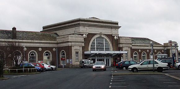 Photos of Margate railway station (formerly Margate West) and old parcels depot, November, 2009
