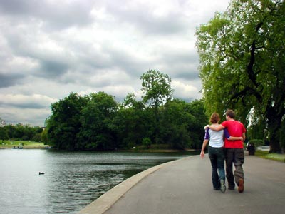 Couple walking by the boating lake, Regent's park, London
