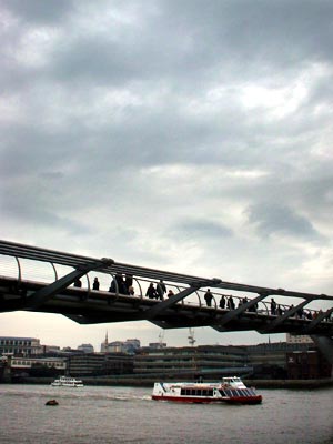 Grey day, Millennium Bridge, London: October 2002