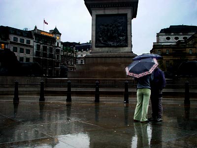 Couple in the rain, Trafalgar Square, London