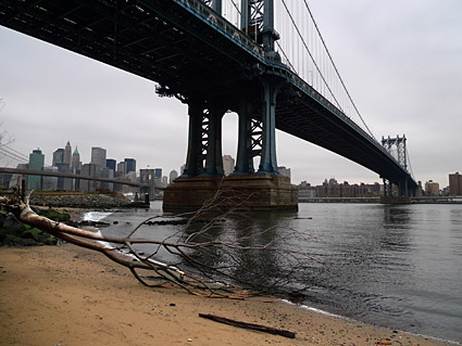 A walk over Manhattan Bridge from Lower Manhattan at Canal Street with Brooklyn at Flatbush Avenue Extension on Long Island - photographs and feature
