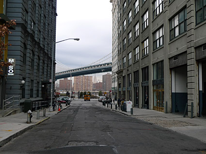 A walk over Manhattan Bridge from Lower Manhattan at Canal Street with Brooklyn at Flatbush Avenue Extension on Long Island - photographs and feature