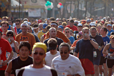 A street full of runners New York Marathon 2005, Bedford Avenue, Williamsburg, Brooklyn, New York, Brooklyn, New York, NYC, US