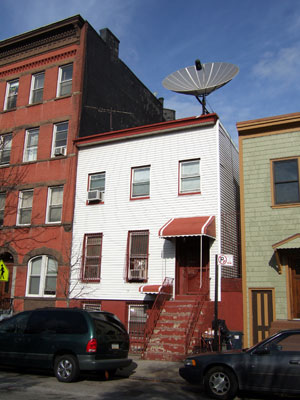 Monster satellite dish, Williamsburg, Brooklyn, New York, Brooklyn, New York, NYC, US