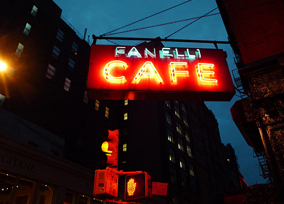 New York photos - street scenes, neon signs, skylines in Manhattan and Brooklyn