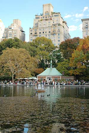 Boat pond, Conservatory Water, Central Park, Manhattan, New York, NYC, USA