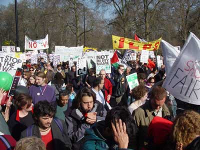 Crowds coming in to Hyde Park, Stop the War in Iraq protest, London, March 22nd 2003