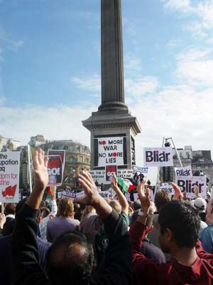 Nelson's Column, Trafalgar Square, Stop the War in Iraq protest, London, Sept 27th 2003
