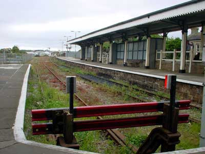 St Erth bay platform, St Ives branch line, St Ives, Cornwall, August 2002