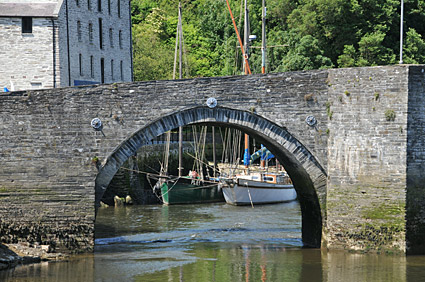 Cardigan - Aberteifi on the river Teifi where Ceredigion meets Pembrokeshire, west Wales - photos, features, history and street scenes
