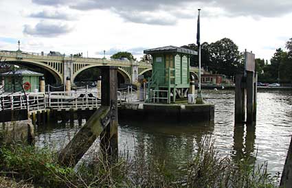 Richmond Lock, Kew Gardens to Richmond Lock and Brentford, October 2005