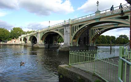 Kew Gardens to Richmond Lock and Brentford, October 2005