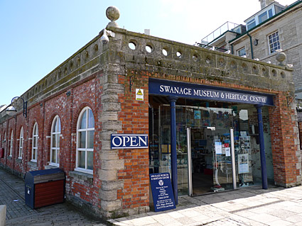 Swanage town photos, streets views, castle and railway station, Isle of Purbeck walk, Dorset, May 2009 - photos, feature and comment - photos, feature and comment