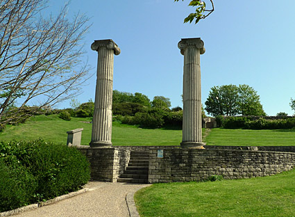 Swanage town photos, streets views, castle and railway station, Isle of Purbeck walk, Dorset, May 2009 - photos, feature and comment - photos, feature and comment