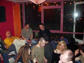drinking folks at Chez Urban75