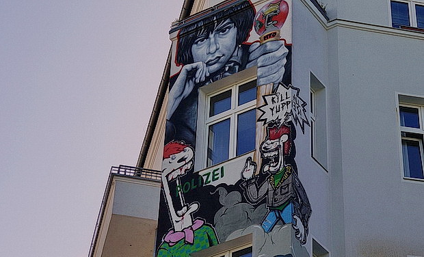 Berlin photos: graffiti, street art and posters, May 2018