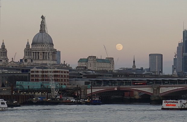A big Moon over the River Thames - in photos