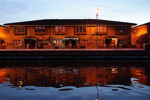 Bow to Hackney Wick canalside walk: barges, street art, buildings and twilight, Feb 2019