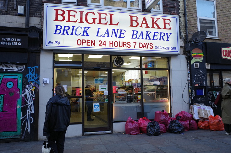 Graffiti, bagels, shadows & art: a walk from Brick Lane to Blackfriars in 30 photos