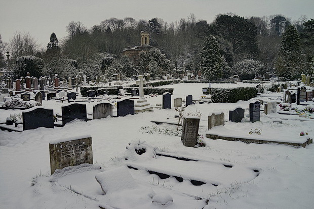 Bristol's beautiful Arnos Vale cemetery in the snow