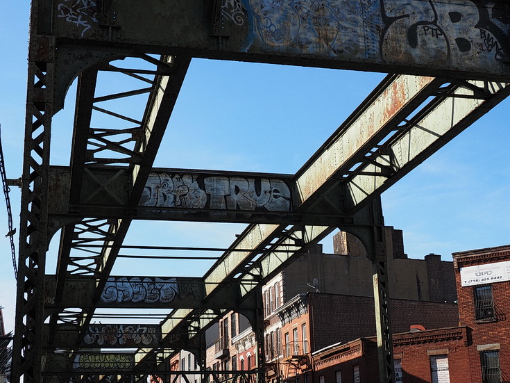 New York street photography: a walk from Bushwick to Williamsburg in fifty images