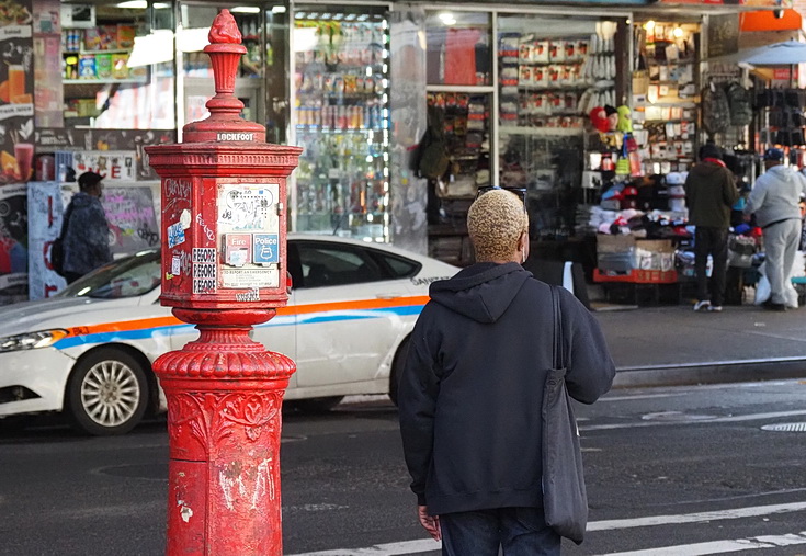 New York street photography: a walk from Bushwick to Williamsburg in fifty images