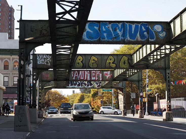 New York street photography: a walk from Bushwick to Williamsburg in fifty images
