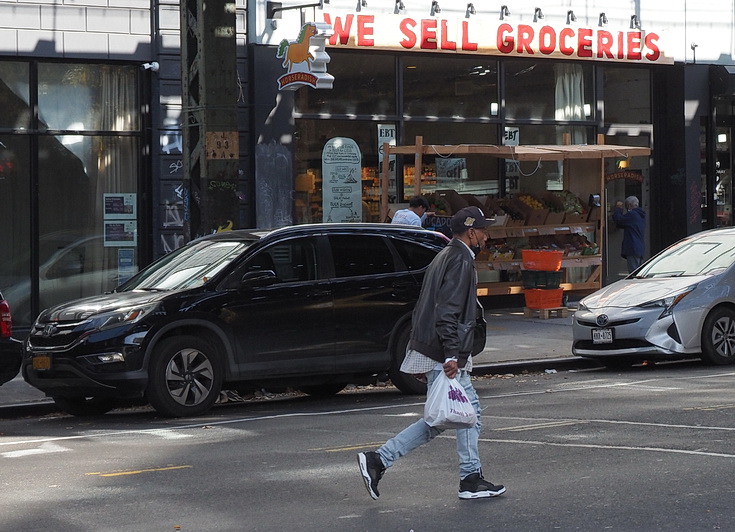 New York street photography: a walk from Bushwick to Williamsburg in fifty images