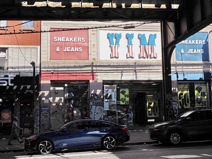 New York street photography: a walk from Bushwick to Williamsburg in fifty images