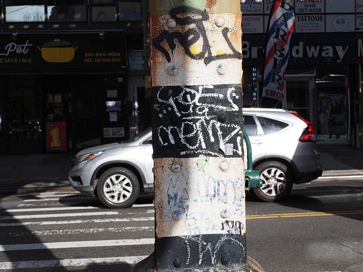 New York street photography: a walk from Bushwick to Williamsburg in fifty images