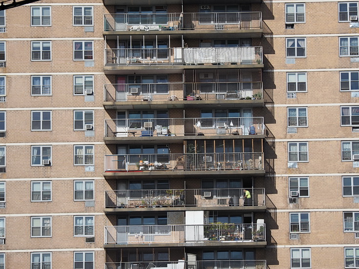 New York street photography: a walk from Bushwick to Williamsburg in fifty images