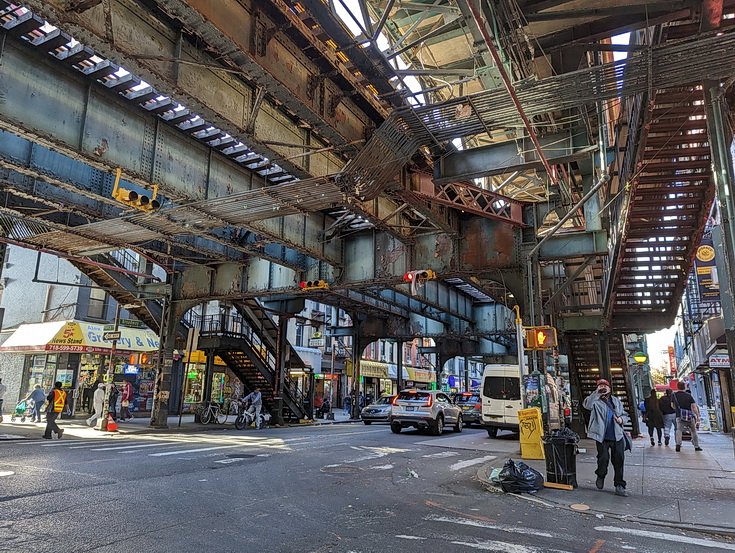 New York street photography: a walk from Bushwick to Williamsburg in fifty images