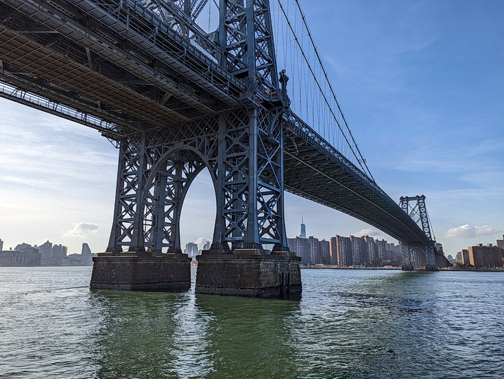 New York street photography: a walk from Bushwick to Williamsburg in fifty images