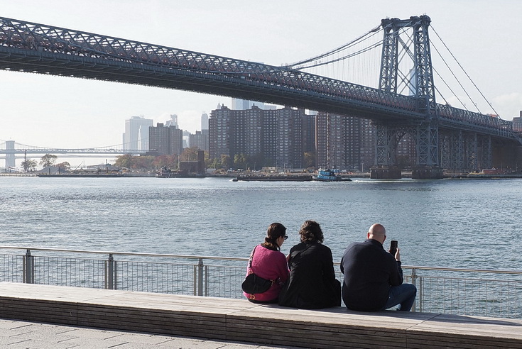 New York street photography: a walk from Bushwick to Williamsburg in fifty images
