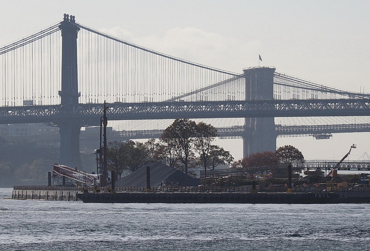 New York street photography: a walk from Bushwick to Williamsburg in fifty images