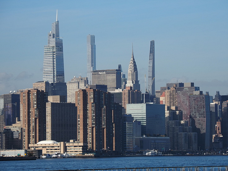 New York street photography: a walk from Bushwick to Williamsburg in fifty images