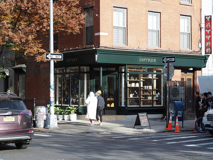 New York street photography: a walk from Bushwick to Williamsburg in fifty images