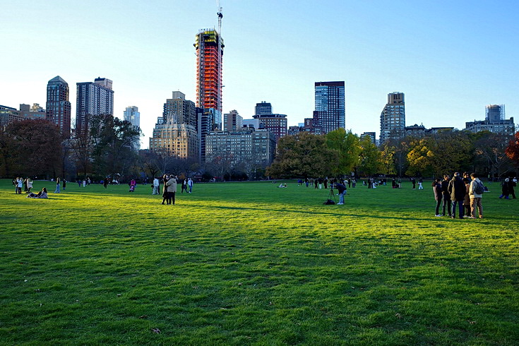 In photos: ice skating, autumnal shades and shadows, Central Park, New York