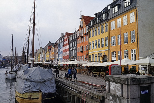 Copenhagen photos - architecture, canals, streets scenes, painted houses and bikes