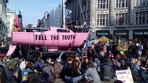 Extinction Rebellion protests: the Garden Bridge, overnight occupation and today's updates - Tues 16th Apr 2019 