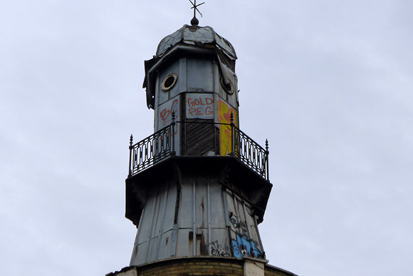 Kings Cross lighthouse continues to rot away